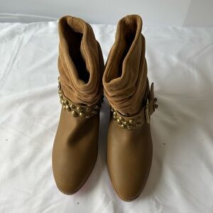 Twiggy London Ankle Boots With Distinctive Magenta sole Sze 6M